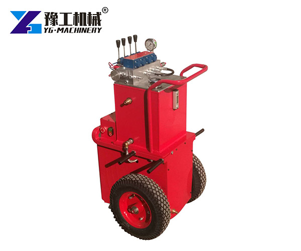Hydraulic wall saw pump station