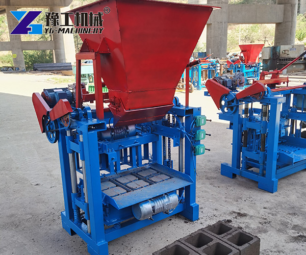 Semi-automatic brick machine with hopper